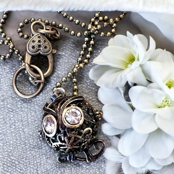 Bronze and rhinestone owl locket necklace. Owl necklace. - Picture 5 of 11